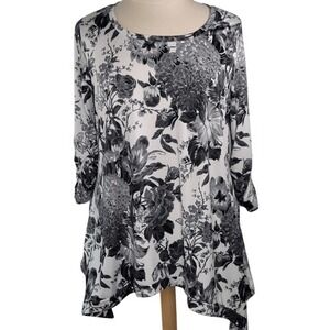 Premise Studio Black &‎ Gray Floral Top